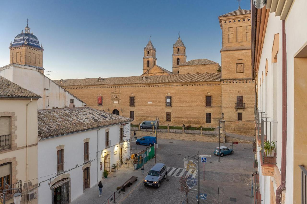 Apartamentos Turísticos Torres De Santiago Úbeda Exterior foto